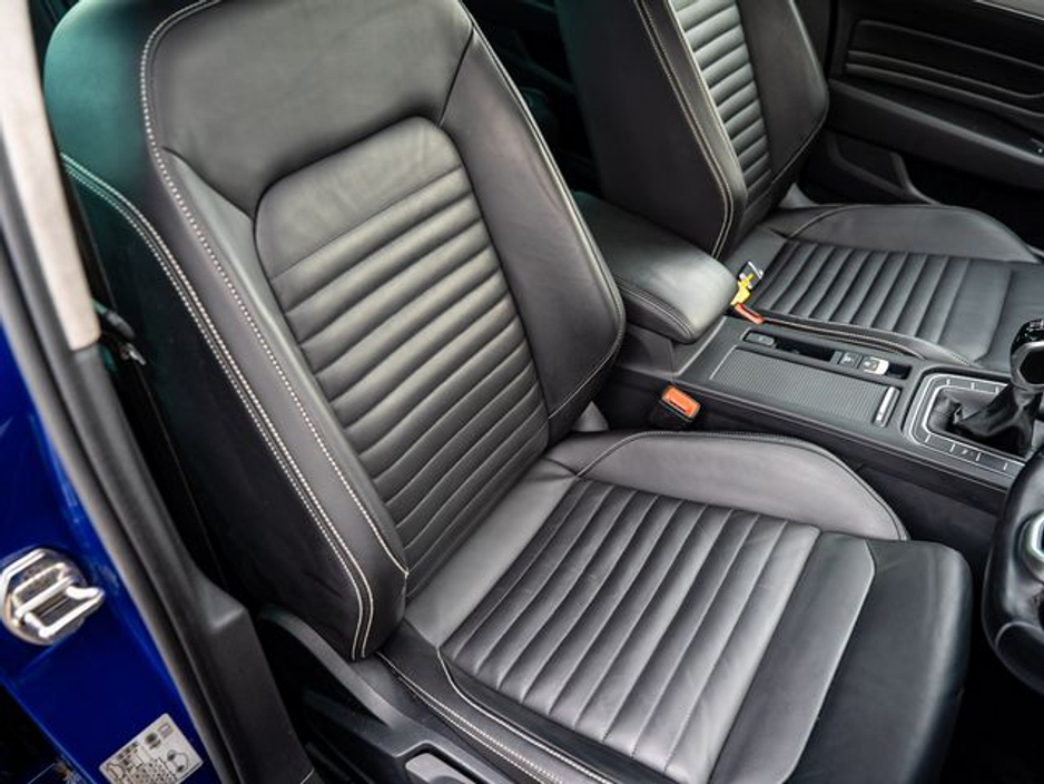 2020 Volkswagen Passat - image 10