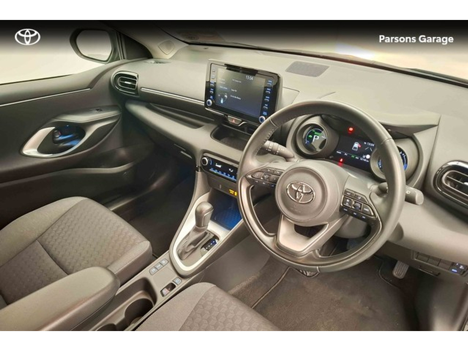 2023 Toyota Yaris - image 7