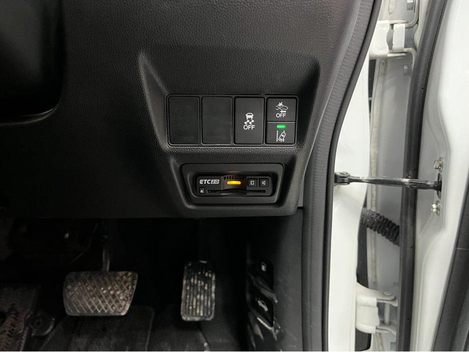 2020 Honda Stepwagon - image 14