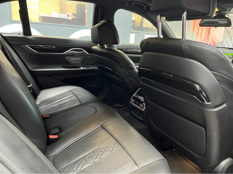 2018 BMW 7 Series 2018 BMW 740E iPERFORMANCE M-SPORT 2.0 AUTOMATIC / CRUISE CONTROL / 360° PARKING CAMERA / ELECTRIC MEMORY HEATED & MASSAGING SEATS / REAR HEATED SEATS / PADDLE SHIFTERS