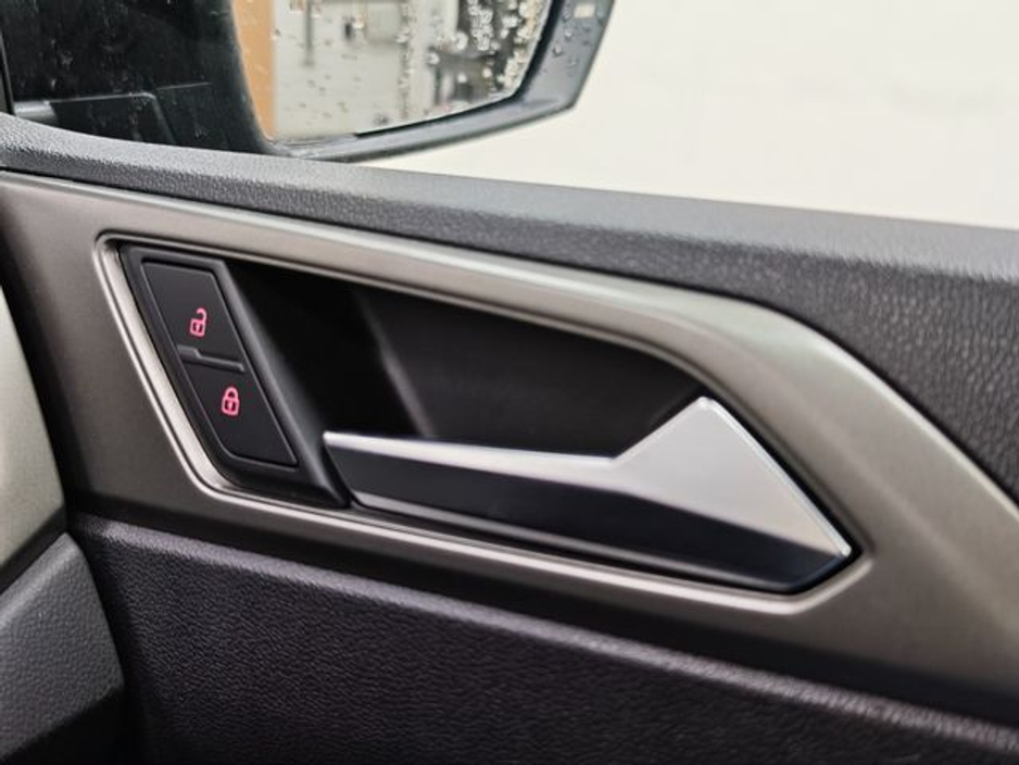 2019 Volkswagen Polo - image 20