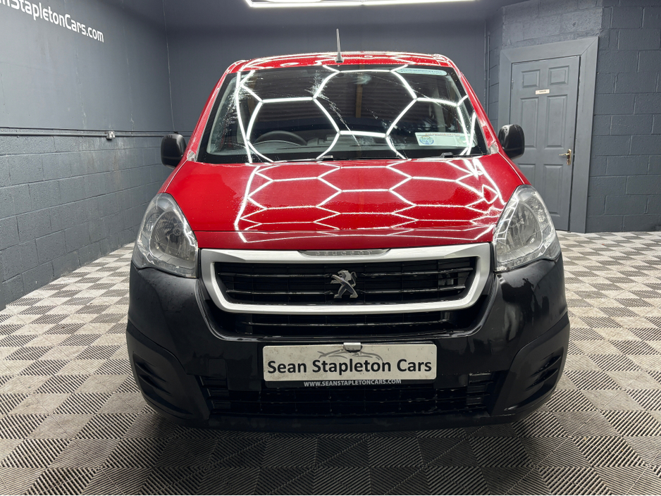 2018 Peugeot Partner - image 4