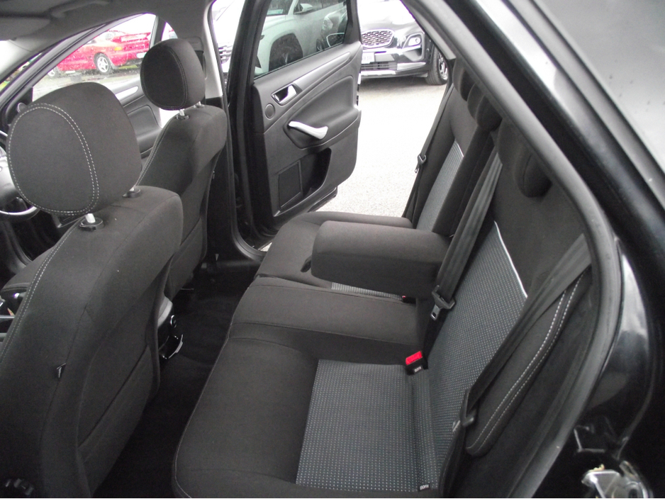 2014 Ford Mondeo - image 9