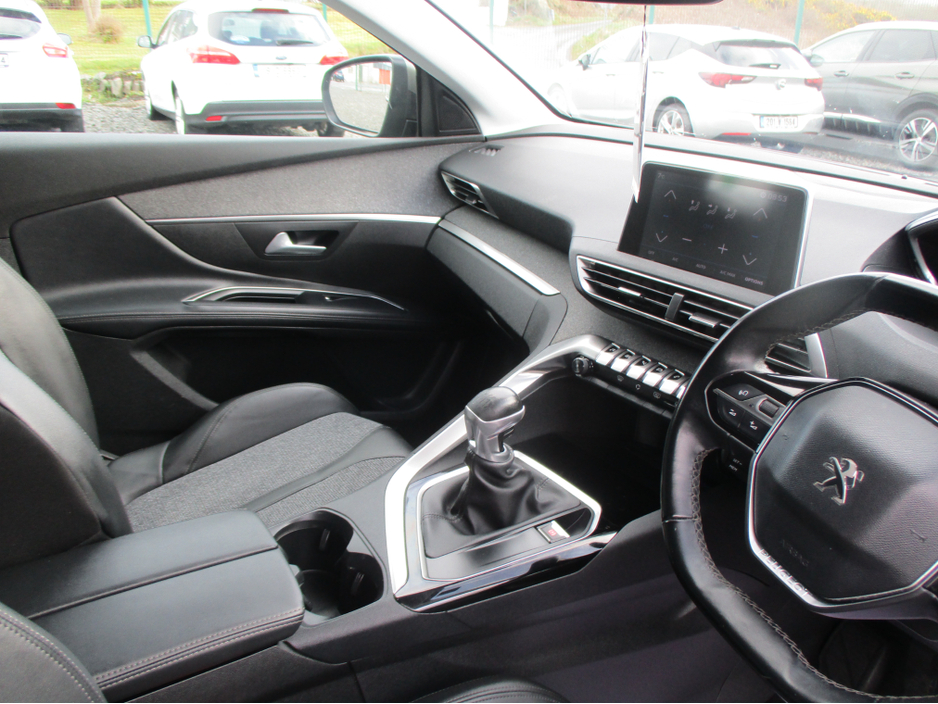 2019 Peugeot 5008 - image 5