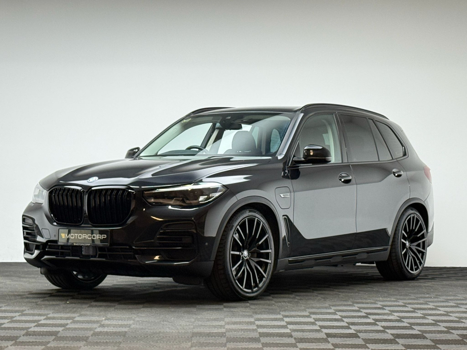 2021 BMW X5 - image 3