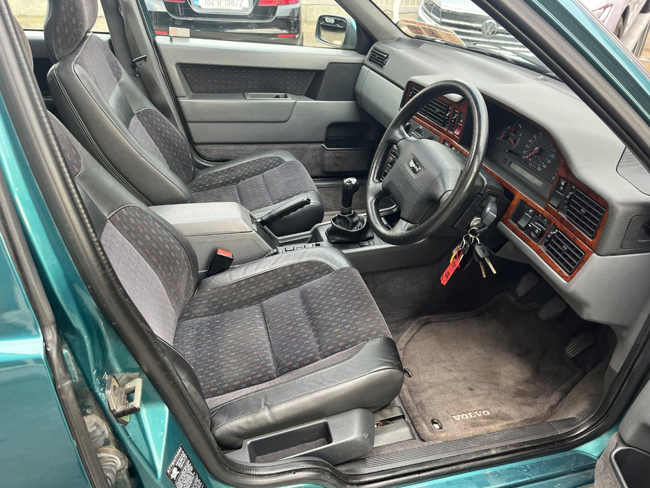 1994 Volvo 850 - image 9