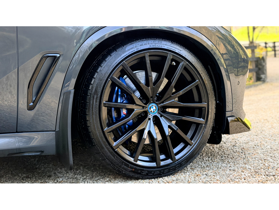 2021 BMW X5 - image 8