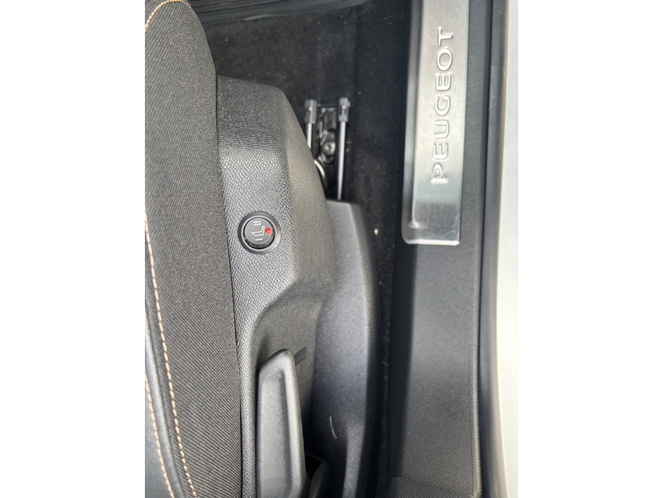 2024 Peugeot 5008 1.2 Hybrid 136bhp E-DCS6 GT €40,950