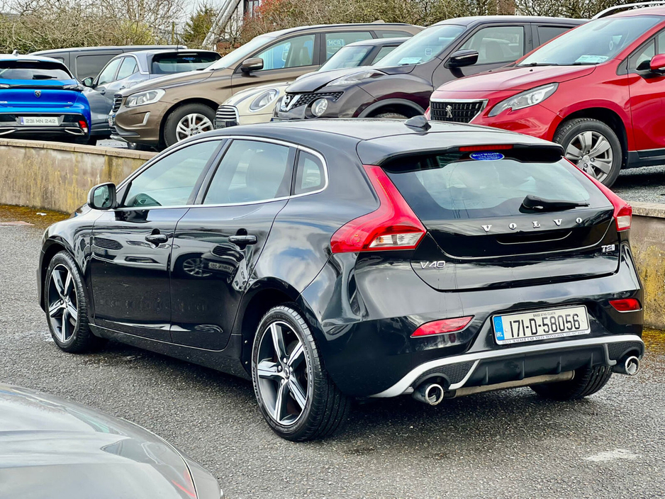 2017 Volvo V40 - image 5