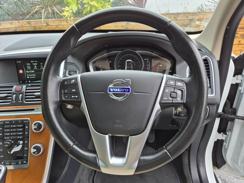 2017 Volvo XC60 - image 18