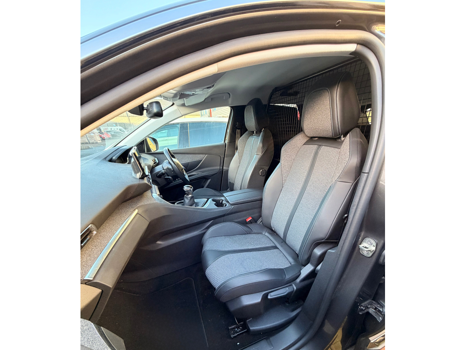 2022 Peugeot 3008 F/L ALLURE VAN €19,995