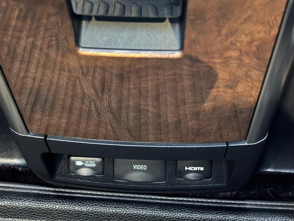 2015 Toyota Alphard - image 35