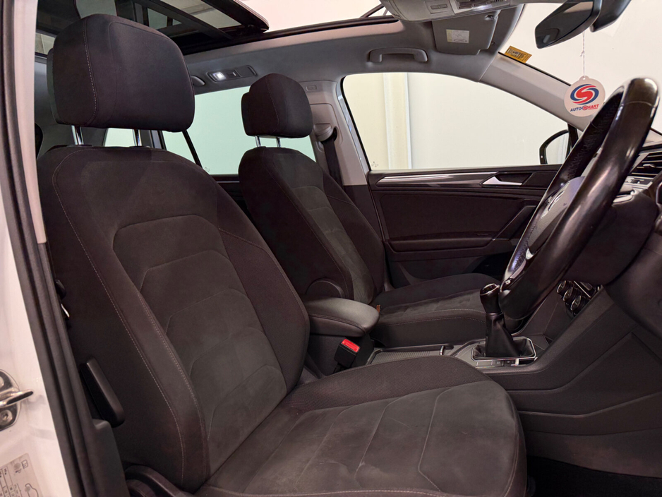 2018 Volkswagen Tiguan - image 10