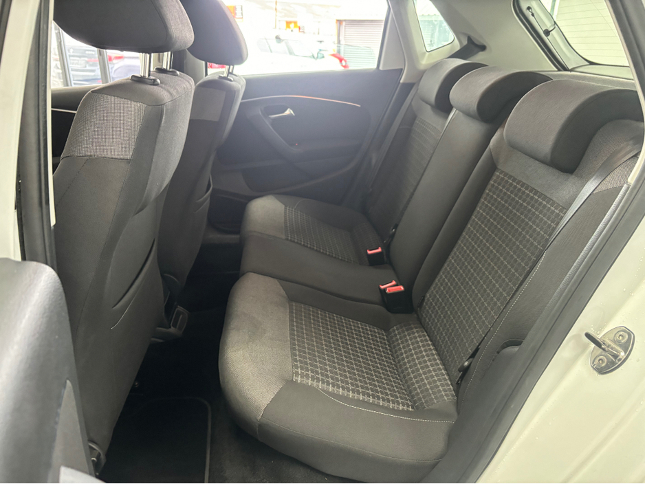 2015 Volkswagen Polo - image 14