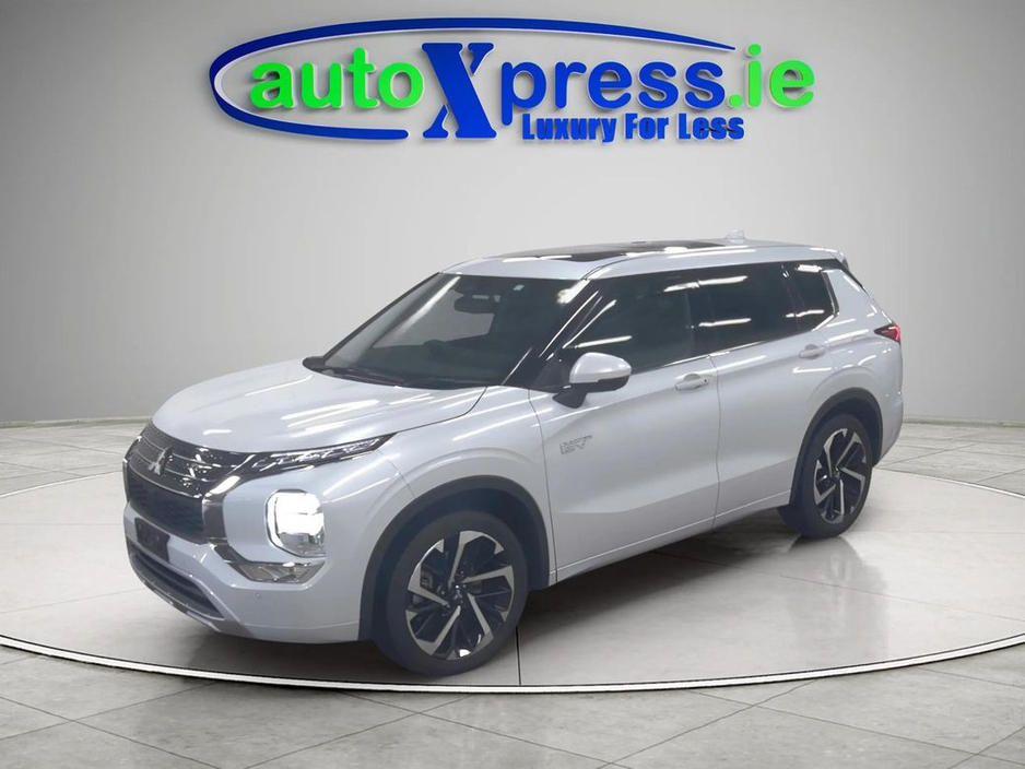 2023 Mitsubishi Outlander - image 9