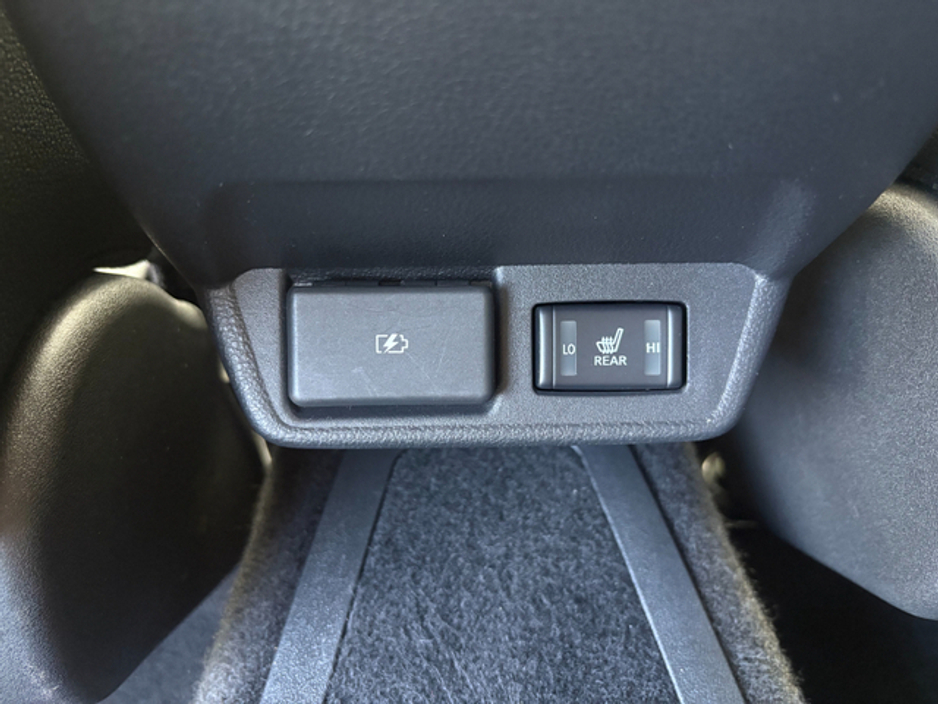 2022 Nissan Leaf - image 16