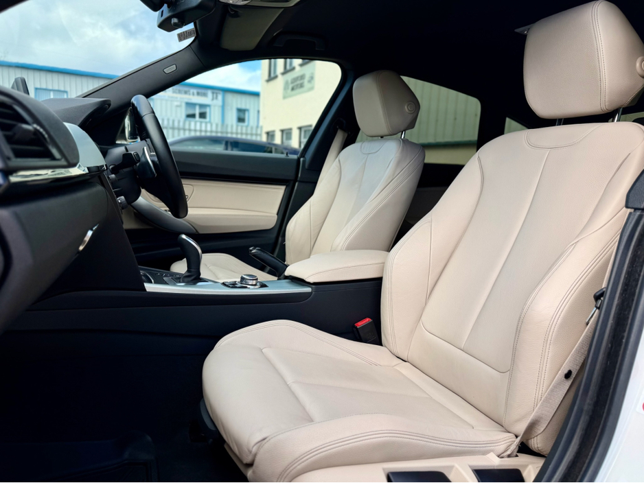 2016 BMW 3 Series - image 13