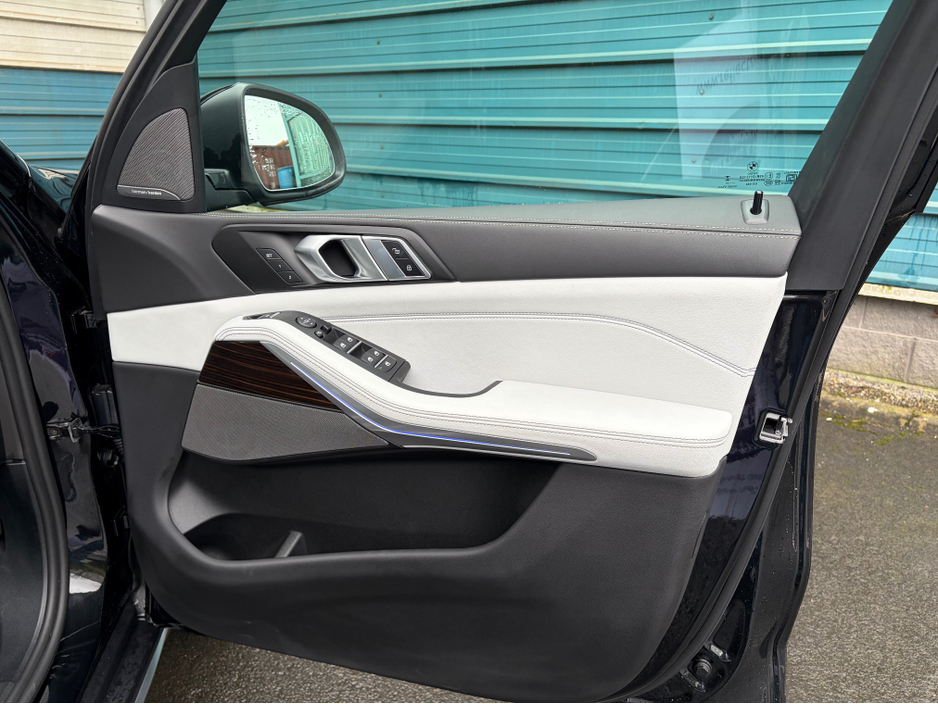 2025 BMW X5 - image 15