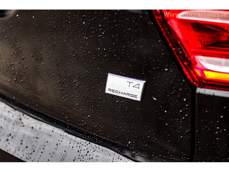 2022 Volvo XC40 T4 PHEV 211hp AT7 Plus bright €26,950