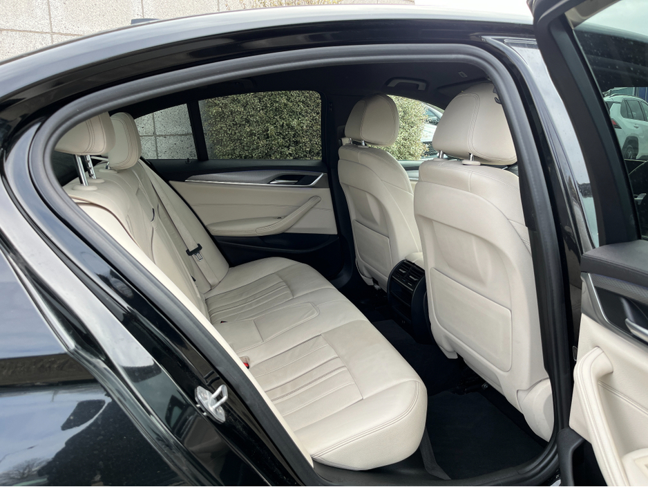 2018 BMW 5 Series - image 9