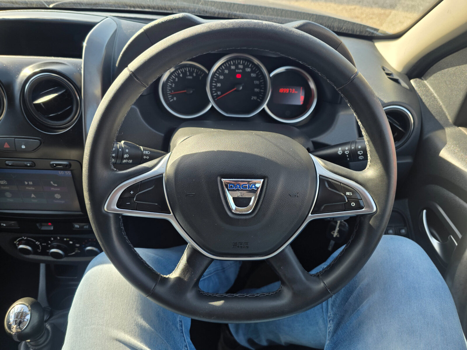 2018 Dacia Duster - image 9