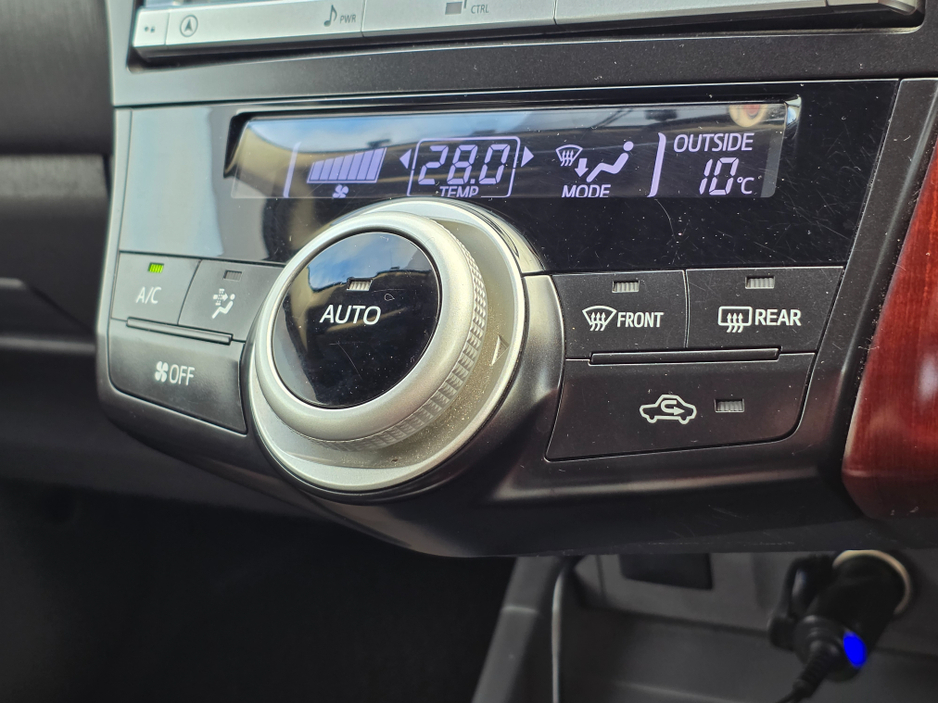 2012 Toyota Prius Alpha (7 Seater) - SELF CHARGING HYBRID -ALLOYS - REVERSE CAMERA -SIMI DEALER - LOW ROAD TAX BAND €12,450