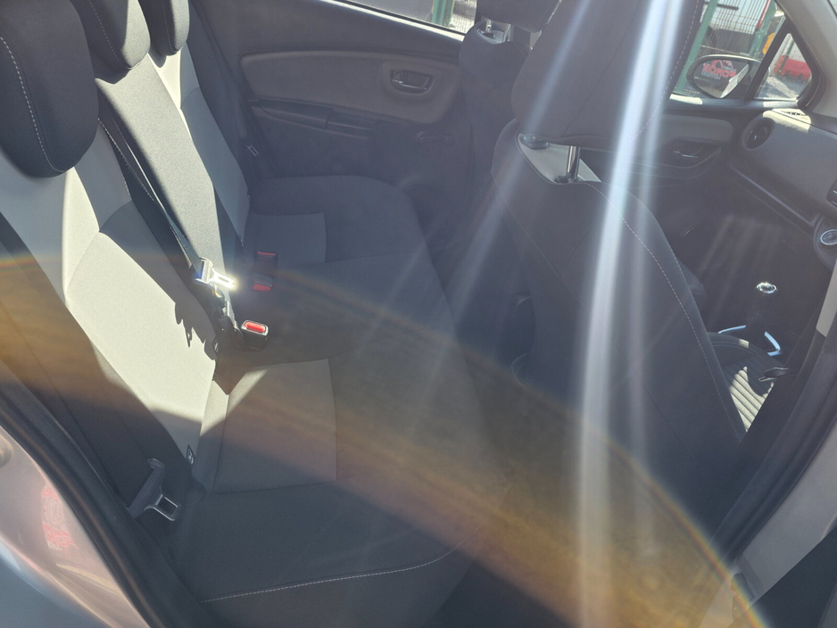 2019 Toyota Yaris - image 7