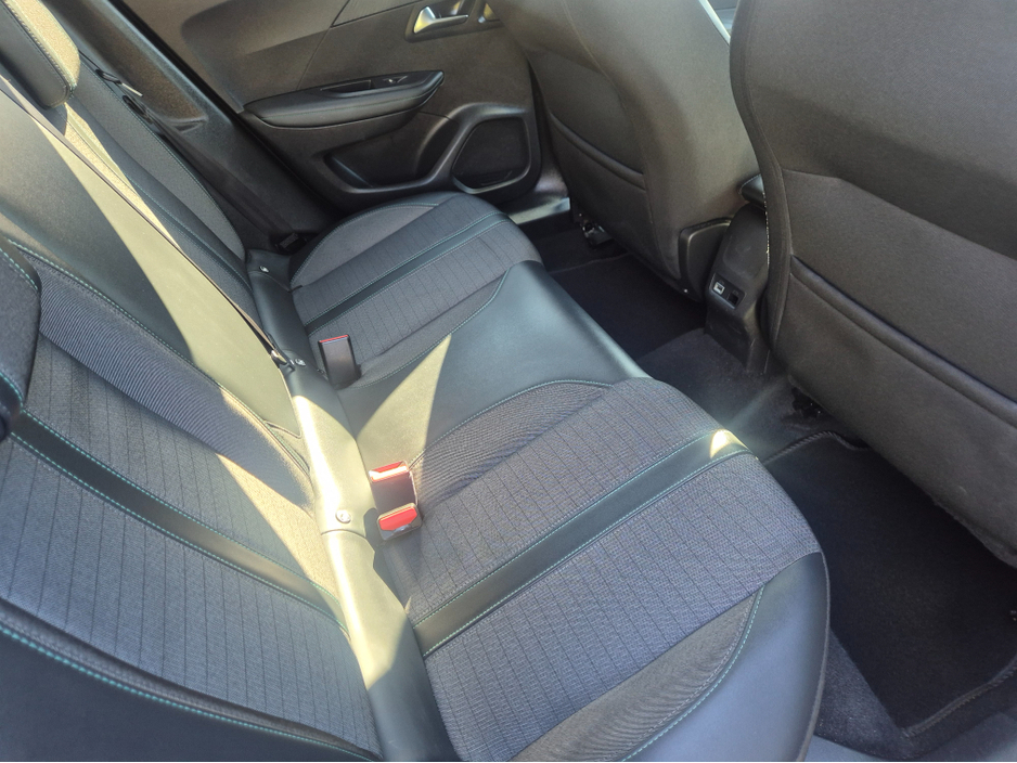 2022 Peugeot 2008 - image 8