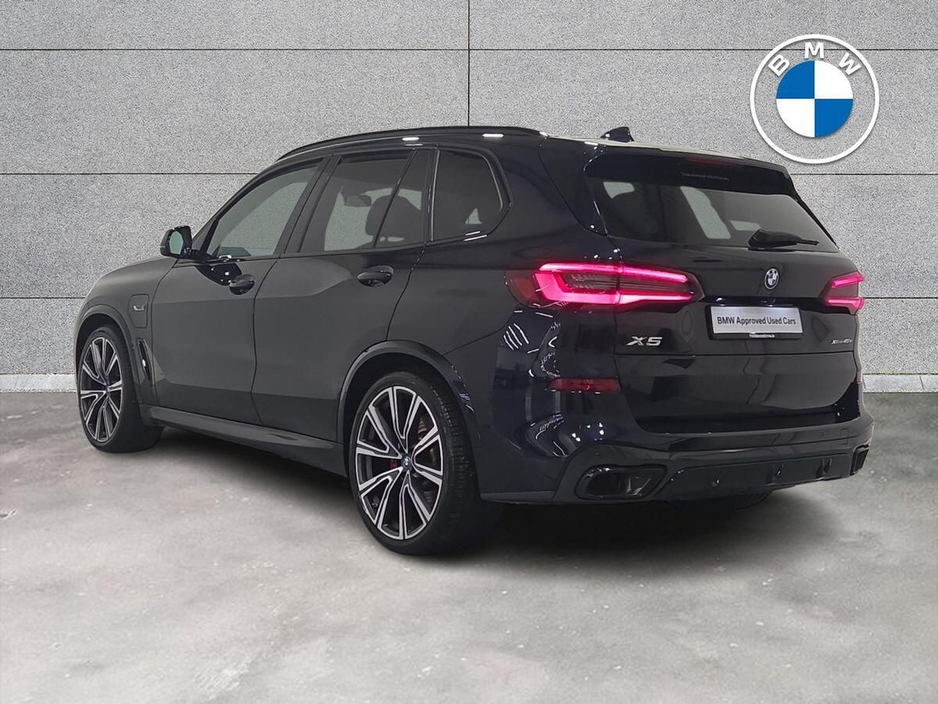 2022 BMW X5 xDrive45e M Sport €65,950
