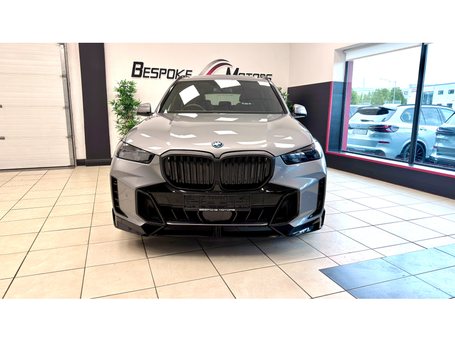 2025 BMW X5 - image 2