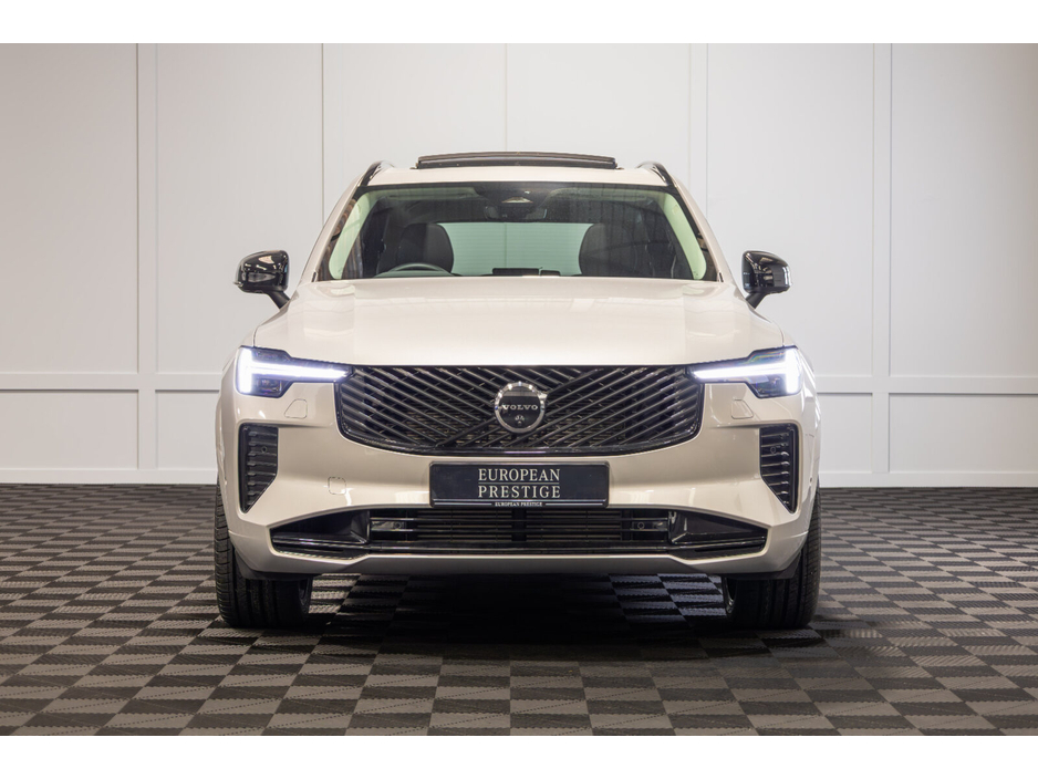 2025 Volvo XC90 - image 2