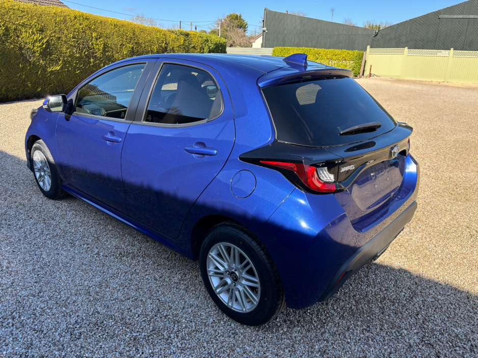 2022 Toyota Yaris - image 4