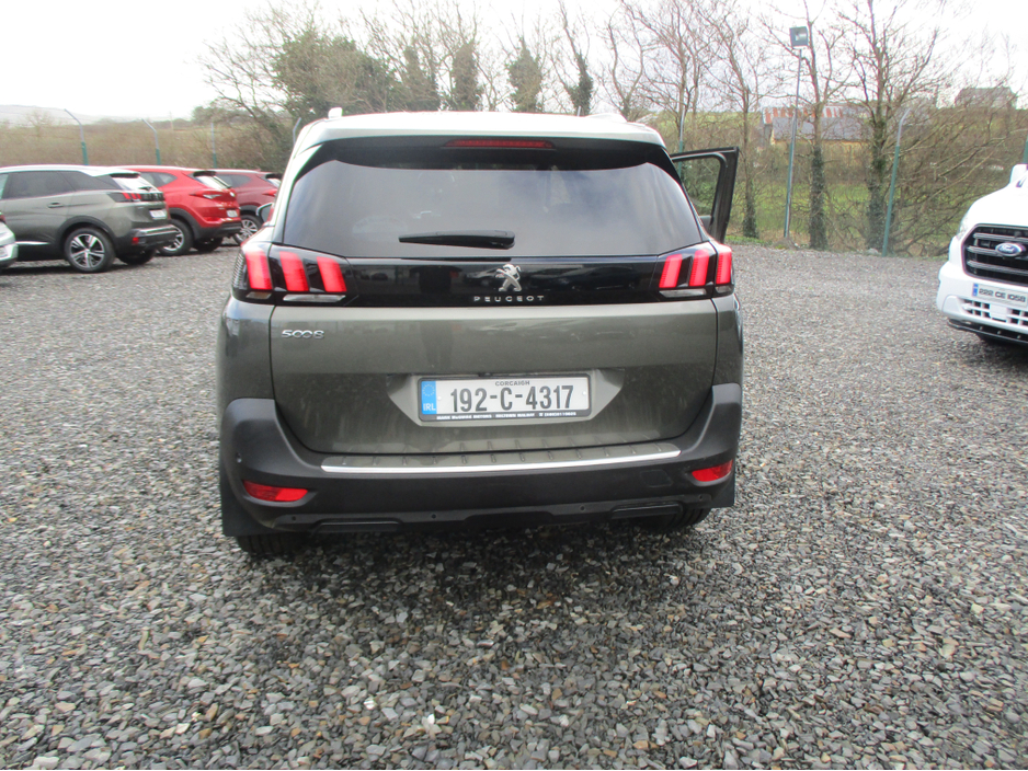 2019 Peugeot 5008 - image 10