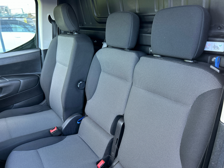 2021 Opel Combo - image 14