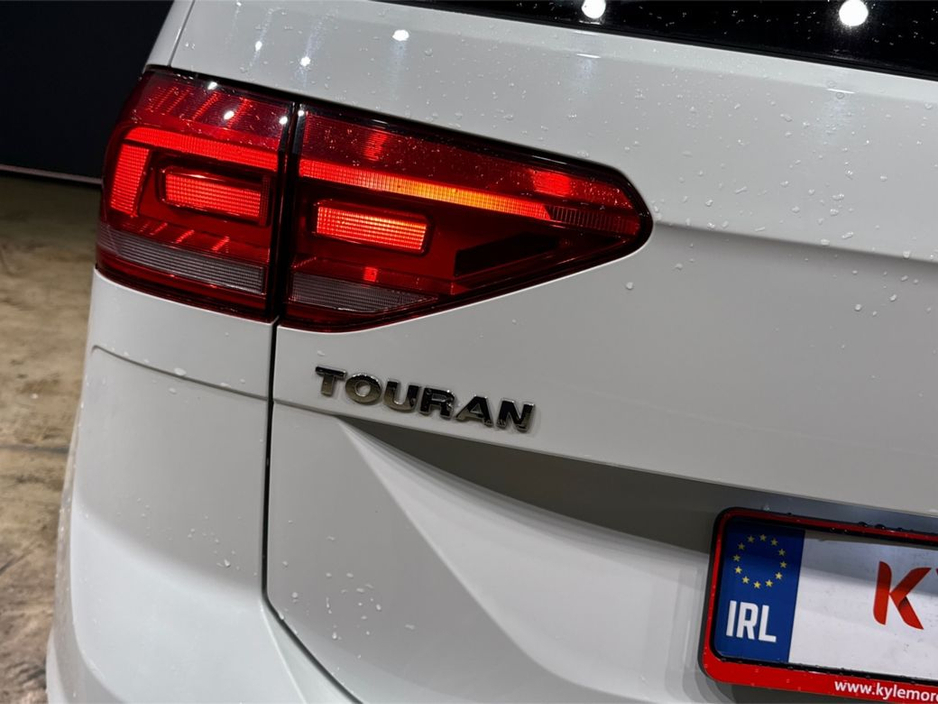 2018 Volkswagen Touran - image 11