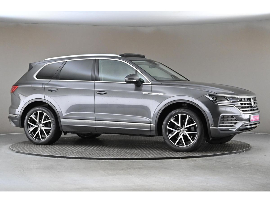 2019 Volkswagen Touareg - image 12
