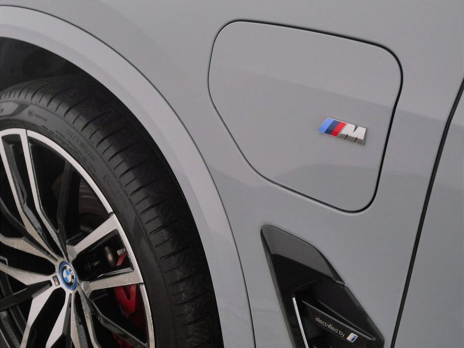 2023 BMW X5 - image 26