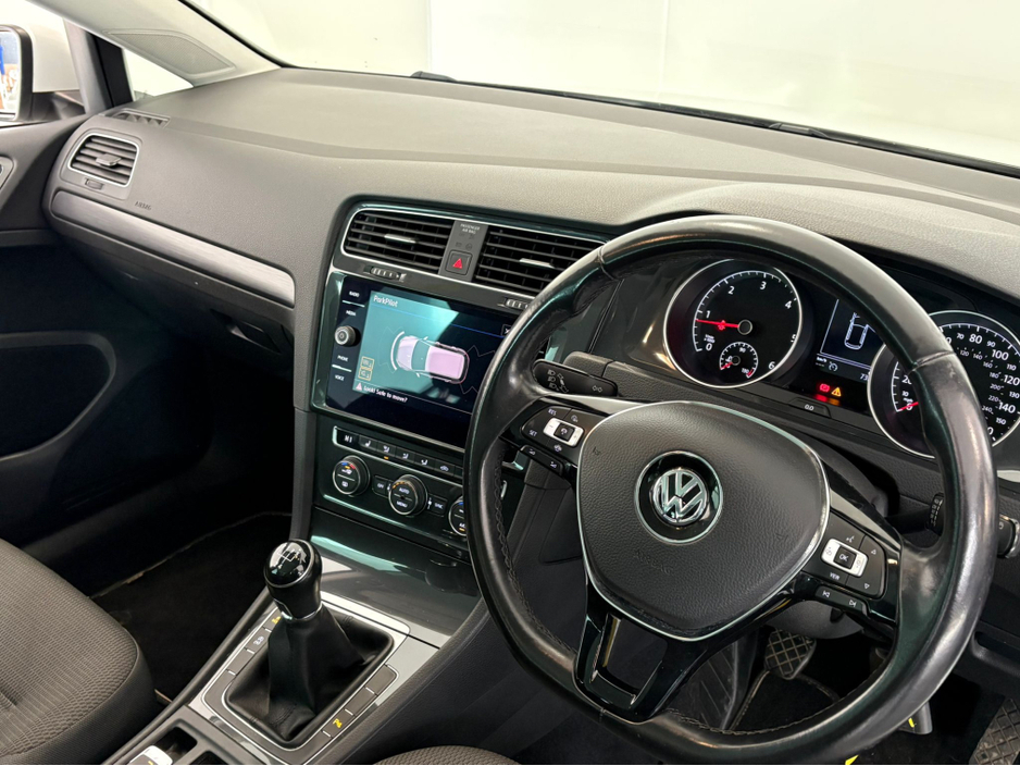 2020 Volkswagen Golf - image 18