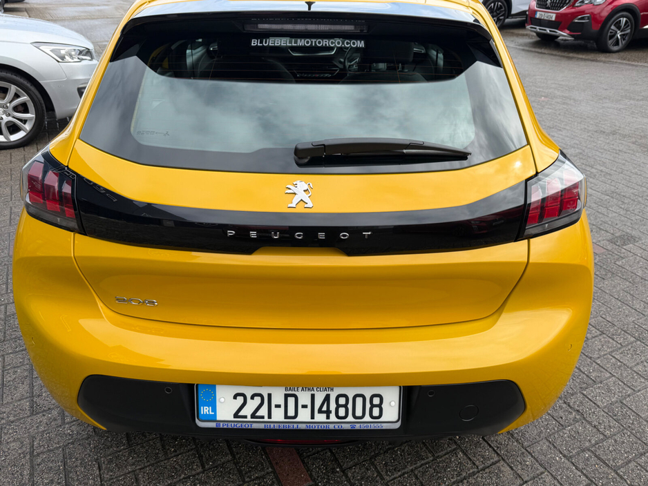 2022 Peugeot 208 - image 4
