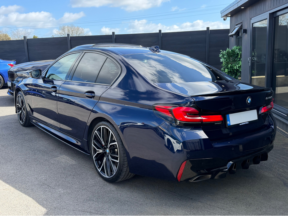 2022 BMW 5 Series - image 10