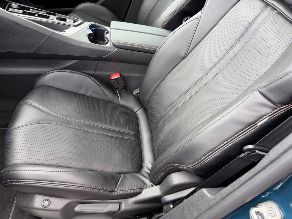 2025 Peugeot 5008 - image 13