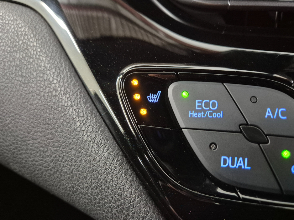 2019 Toyota C-HR **SPORT HYBRID**AUTO**KEYLESS ENTRY AND START**ANDROID/APPLE RADIO MEDIA UNIT**18" DIAMOND CUT ALLOYS**REVERSE CAMERA**HALF LEATHER SEATS**LANE DEPARTURE WARNING**ADAPTIVE CRUISE CONTROL**BLIND SPOT €21,949