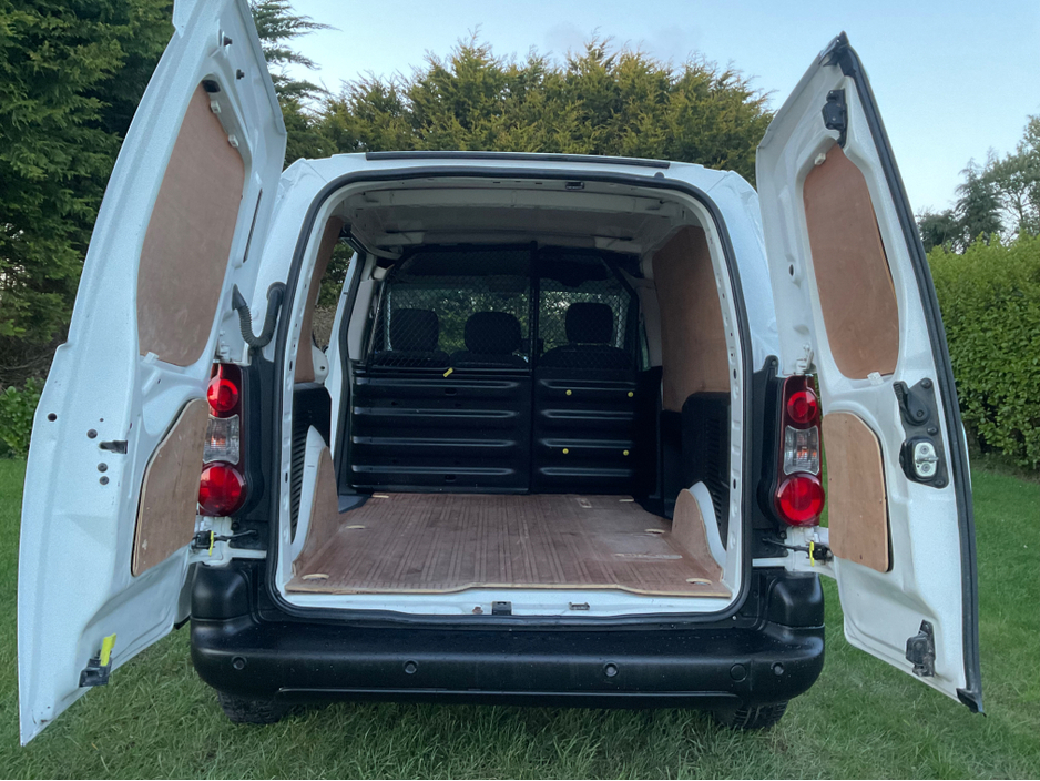 2017 Peugeot Partner - image 18