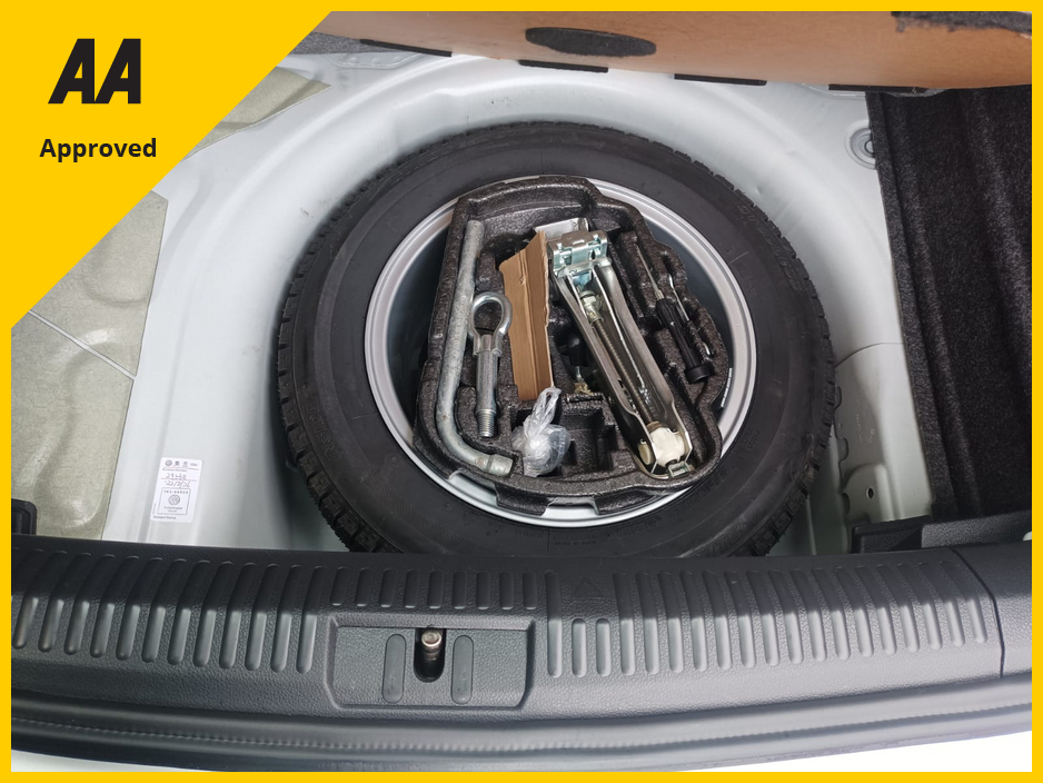 2017 Volkswagen Polo 1.2 TSI COMFORTLINE SPOTLESS WITH ONLY 24,524kms COMPREHENSIVE SERVICE HISTORY (10 STAMPS) FACTORY IMMOBILISER LEATHER STEERING WHEEL AUTO HEADLIGHTS FRONT FOGS ALLOY WHEELS ANDROID AUTO APPLE CARPLAY €14,395