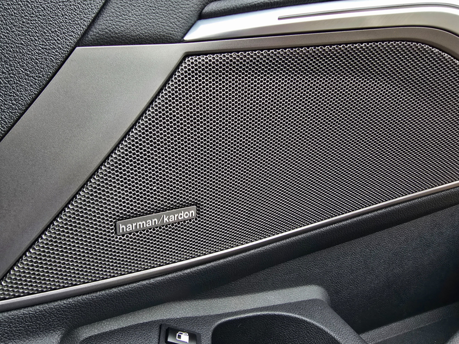 2021 BMW 3 Series - image 32