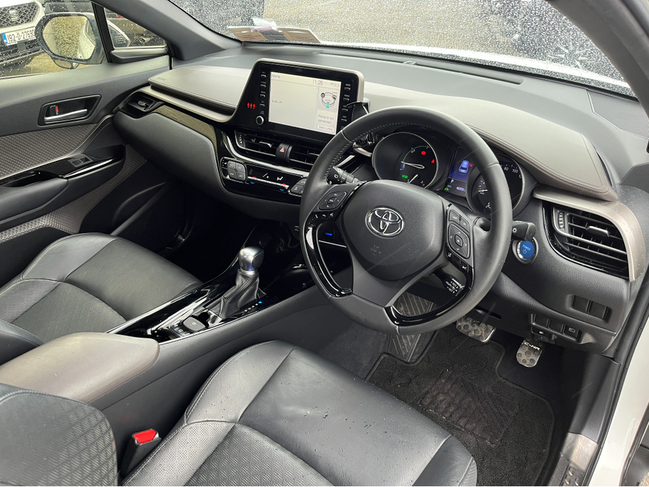 2020 Toyota C-HR - image 14