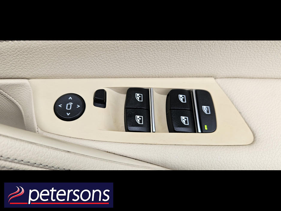 2020 BMW 5 Series - image 28