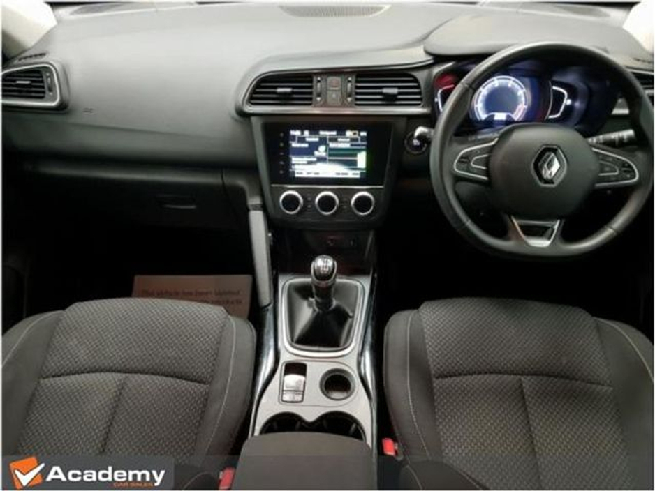 2022 Renault Kadjar - image 2