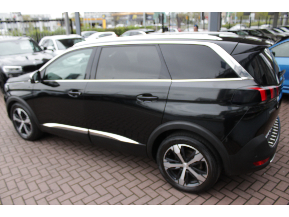 2018 Peugeot 5008 - image 6