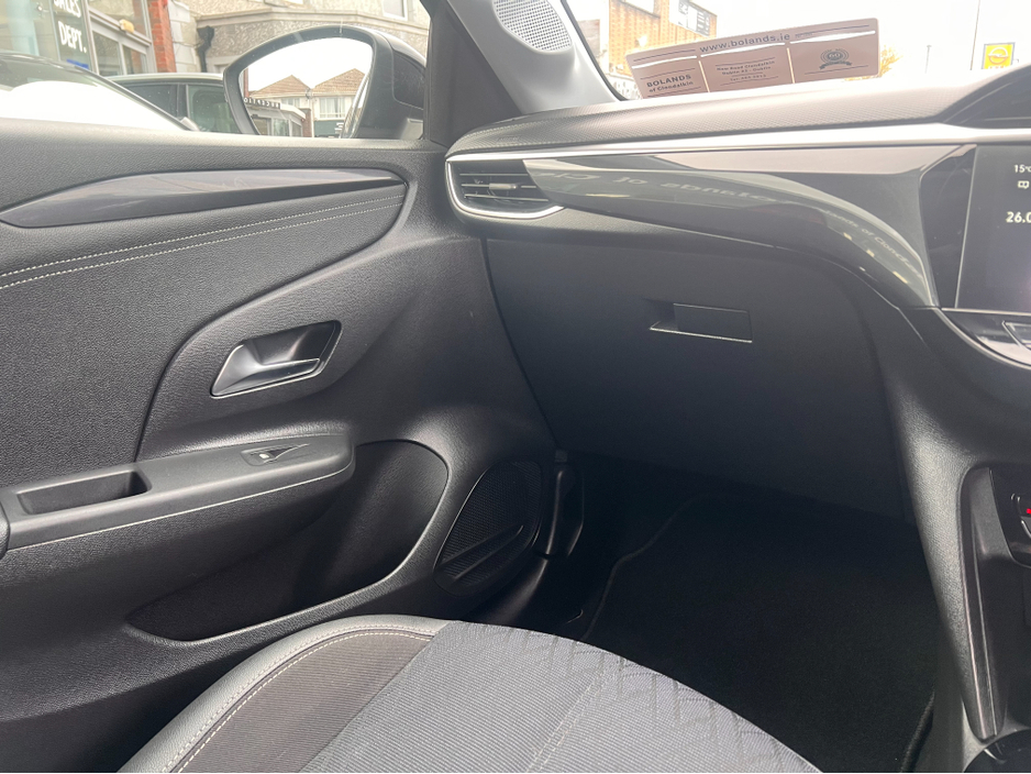 2022 Opel Corsa - image 12
